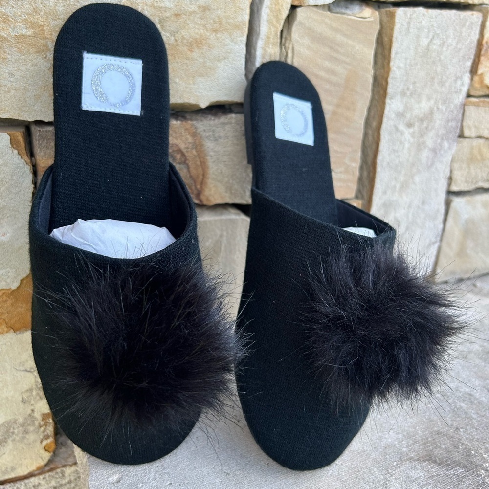 Journee collection Night Fall black slide‎ slippers w/poof NWT Sz-9.   C